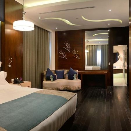 Hs Hotsson Hotel Ирапуато Екстериор снимка