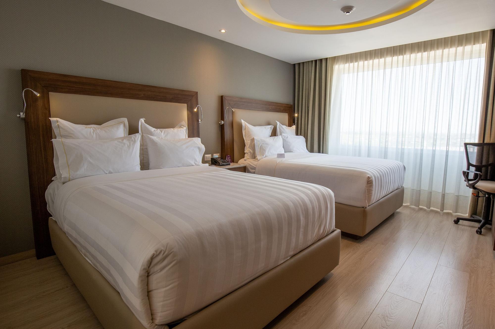 Hs Hotsson Hotel Ирапуато Екстериор снимка