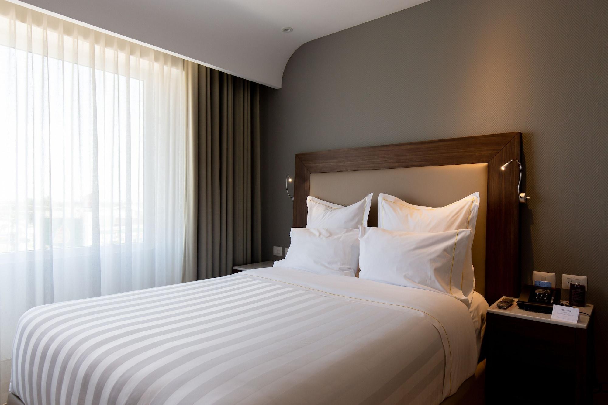 Hs Hotsson Hotel Ирапуато Екстериор снимка