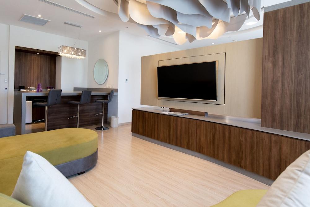 Hs Hotsson Hotel Ирапуато Екстериор снимка