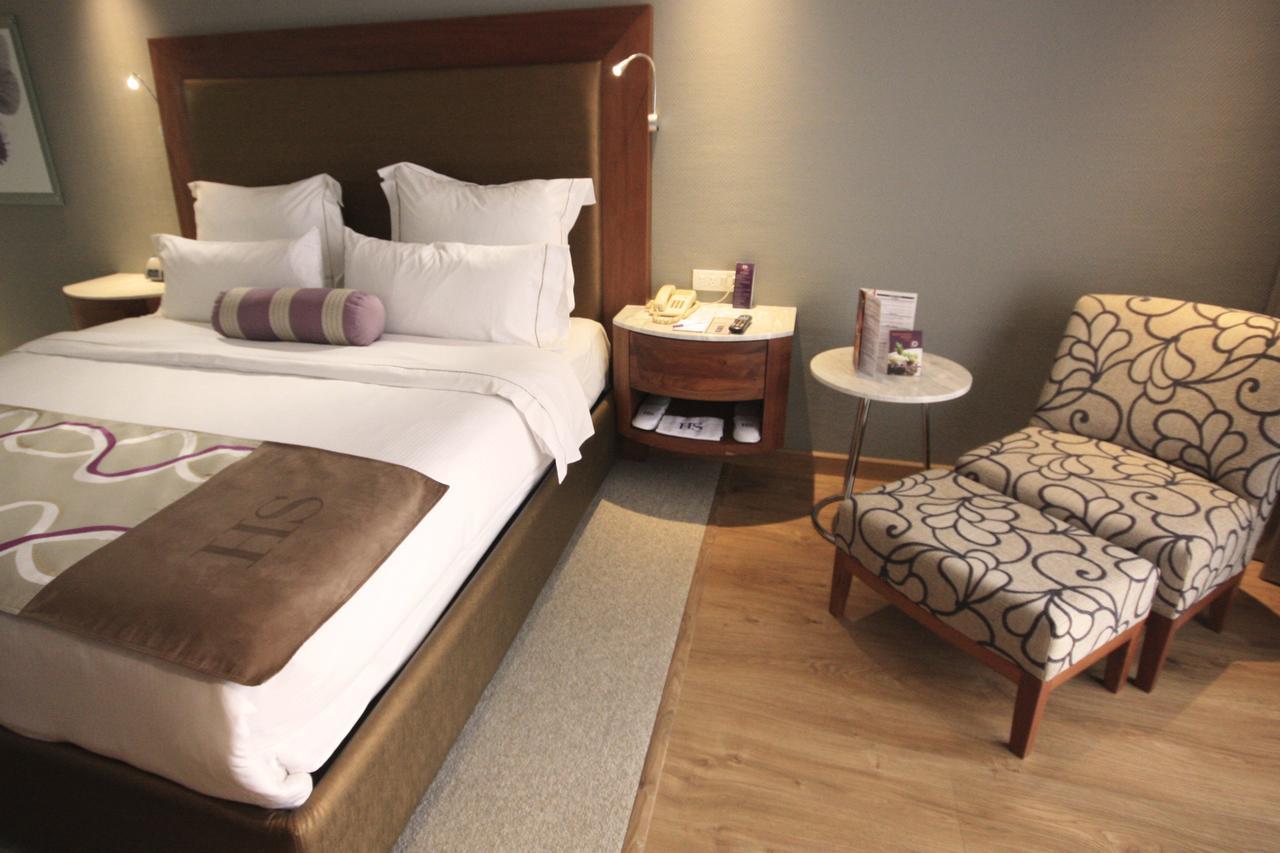 Hs Hotsson Hotel Ирапуато Екстериор снимка
