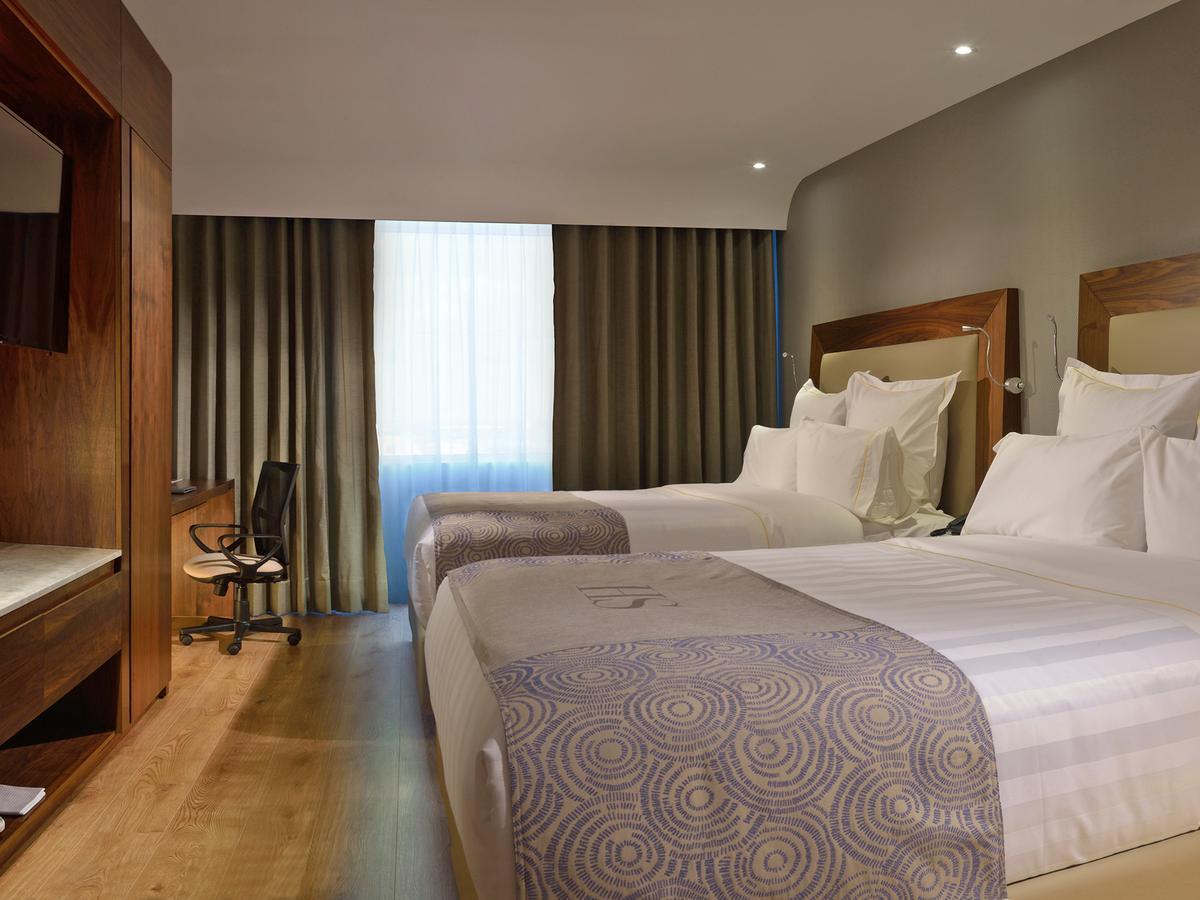 Hs Hotsson Hotel Ирапуато Екстериор снимка
