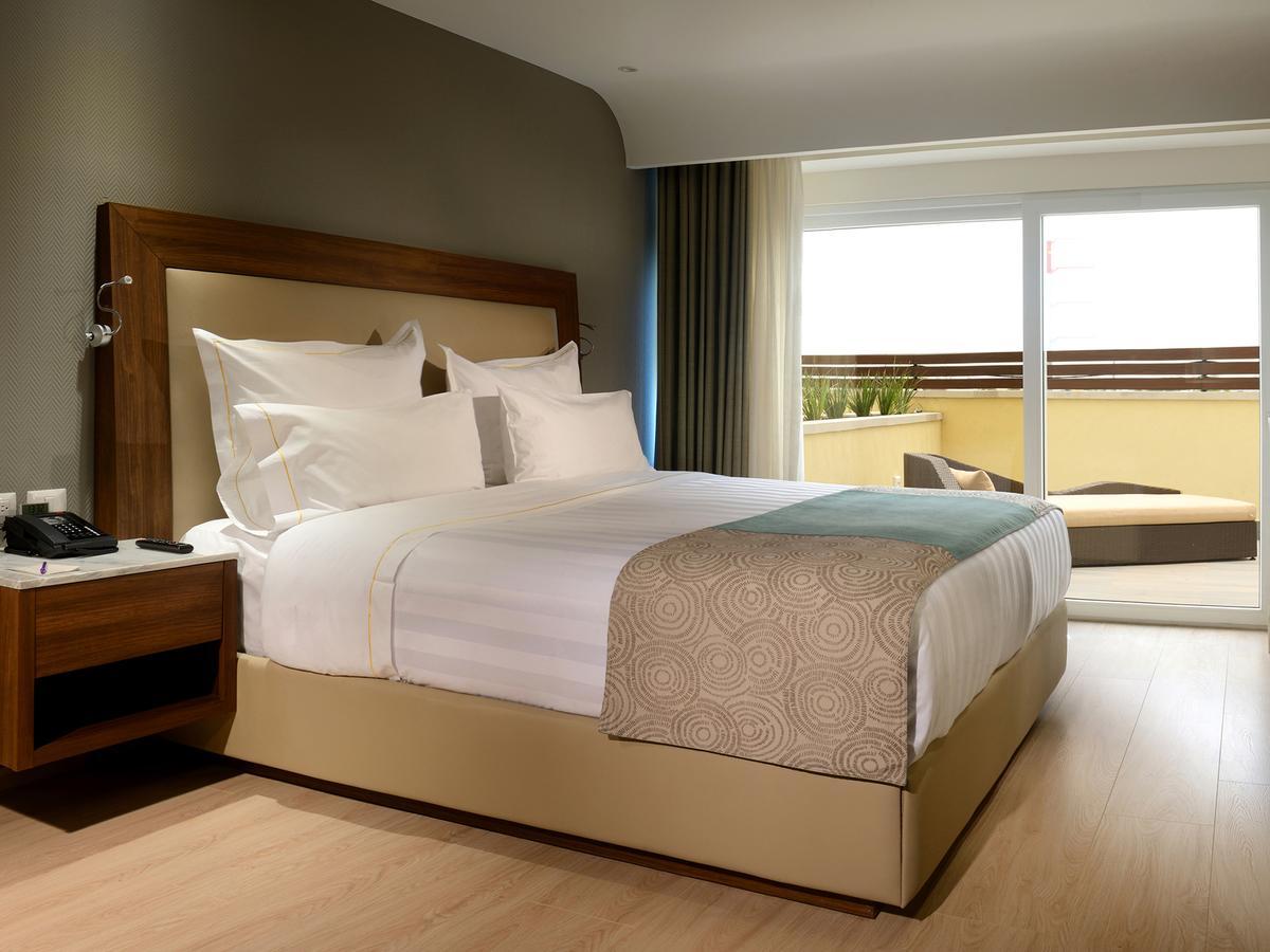 Hs Hotsson Hotel Ирапуато Екстериор снимка