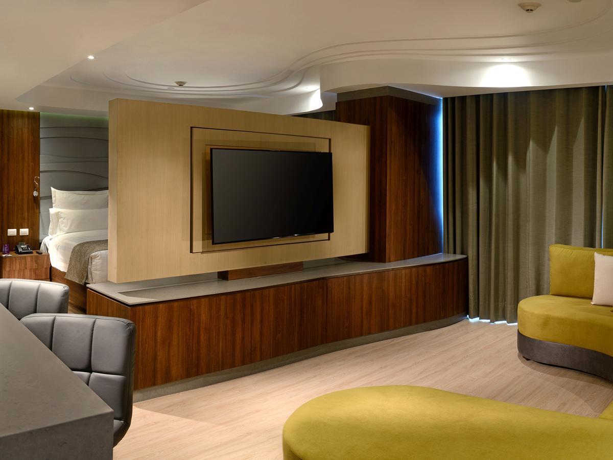 Hs Hotsson Hotel Ирапуато Екстериор снимка