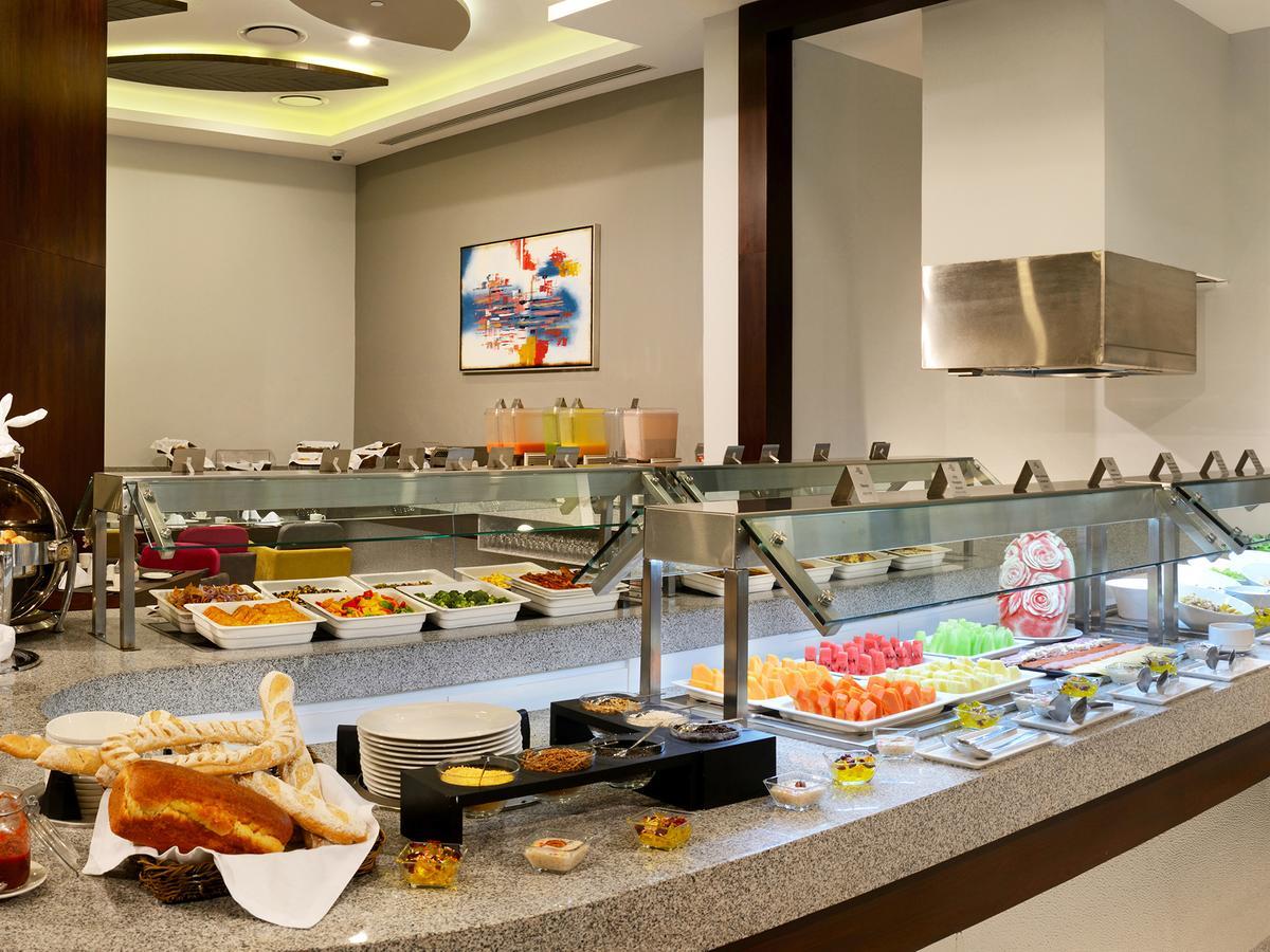 Hs Hotsson Hotel Ирапуато Екстериор снимка