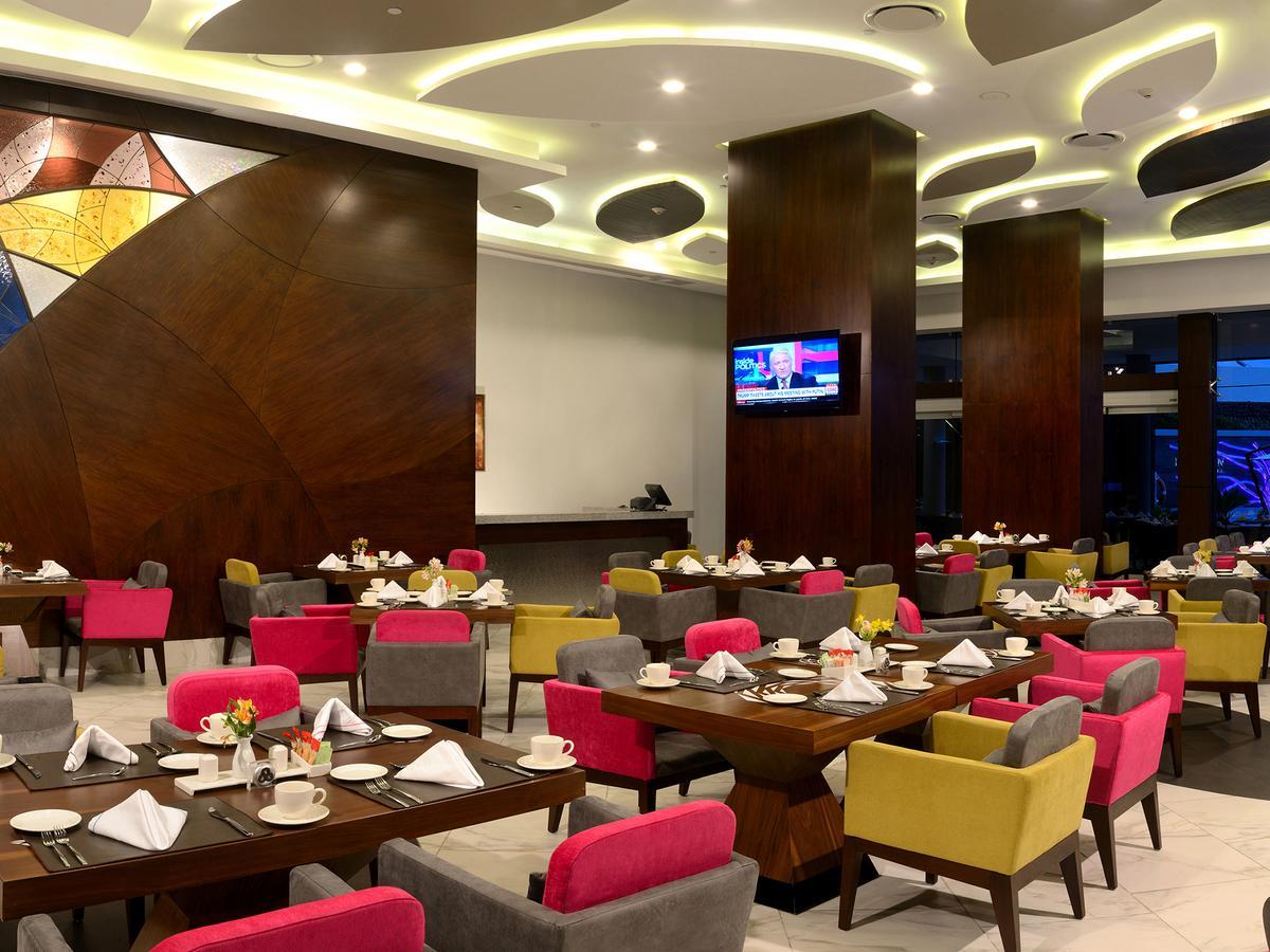 Hs Hotsson Hotel Ирапуато Екстериор снимка